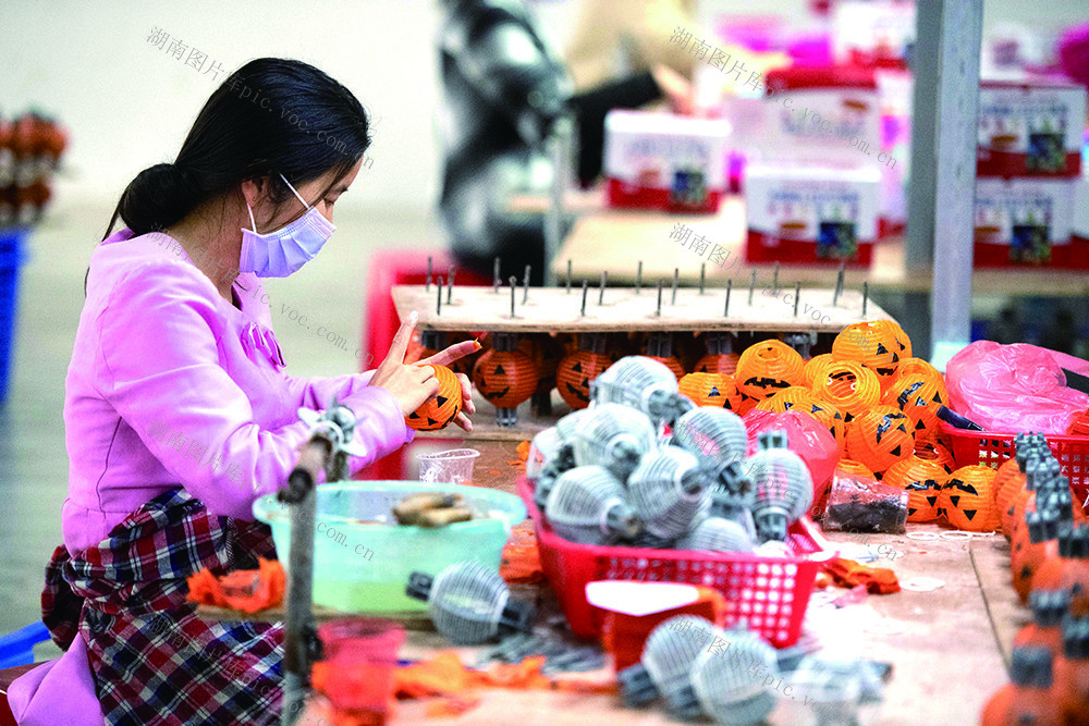 邵阳县 梅溪安置小区  鑫达灯笼加工厂