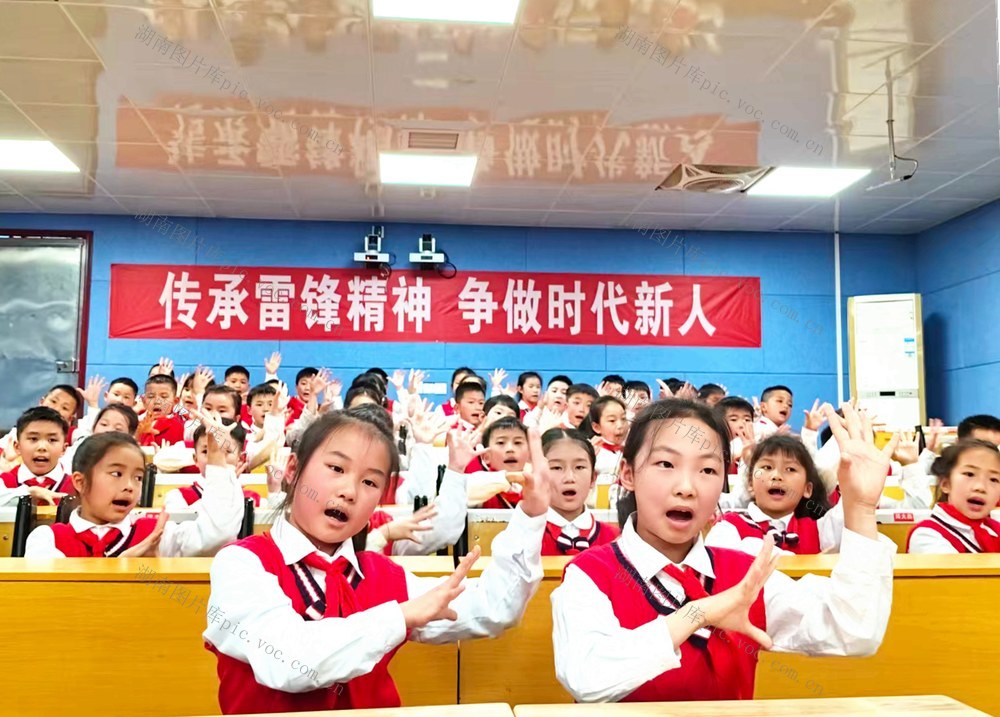 课桌操活力飞扬