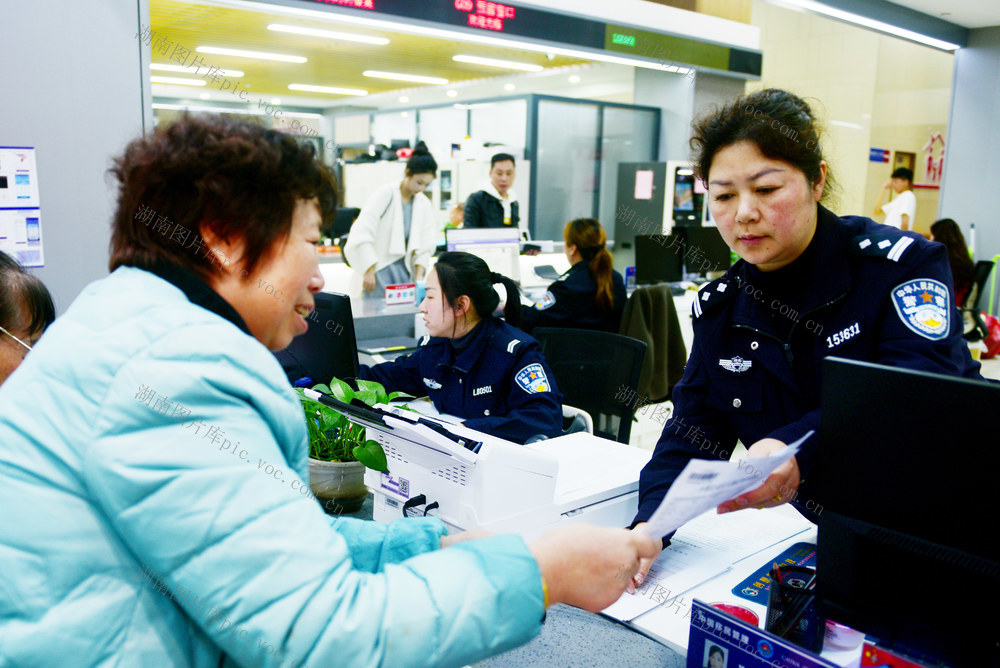 嘉禾：热情服务  为民办证