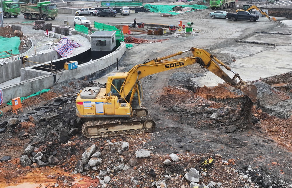 天成囗广场口施工