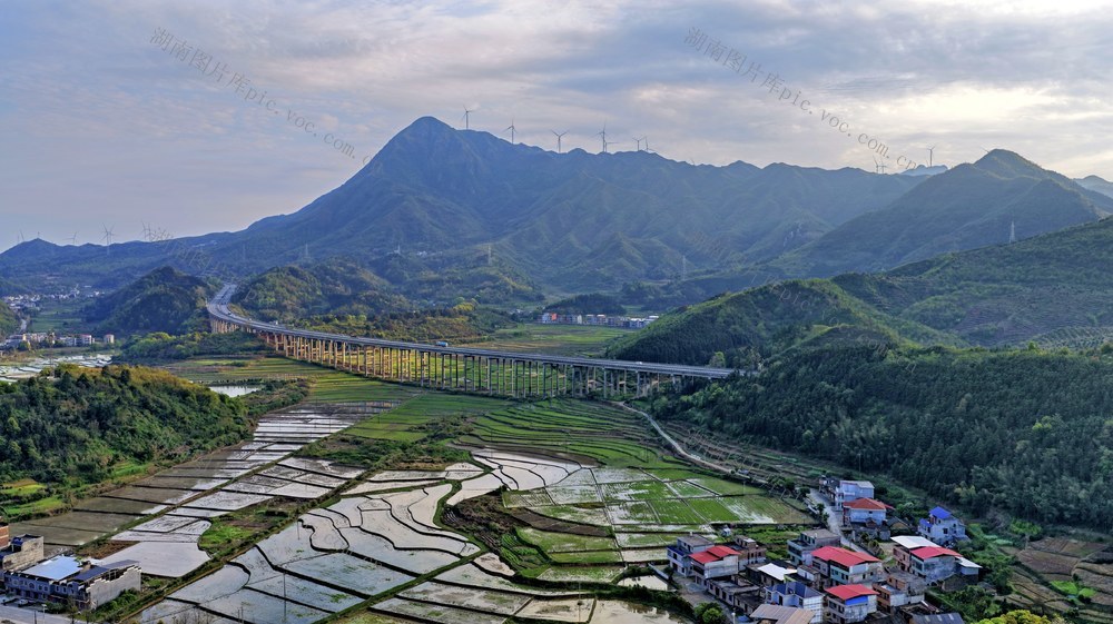 湖南 常宁 高速 田园 村庄 山峰 美景