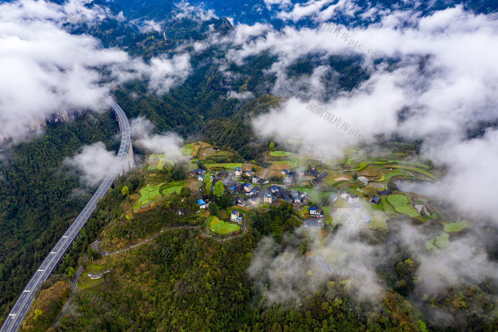 云雾   乡村  湘西   吉首  春天