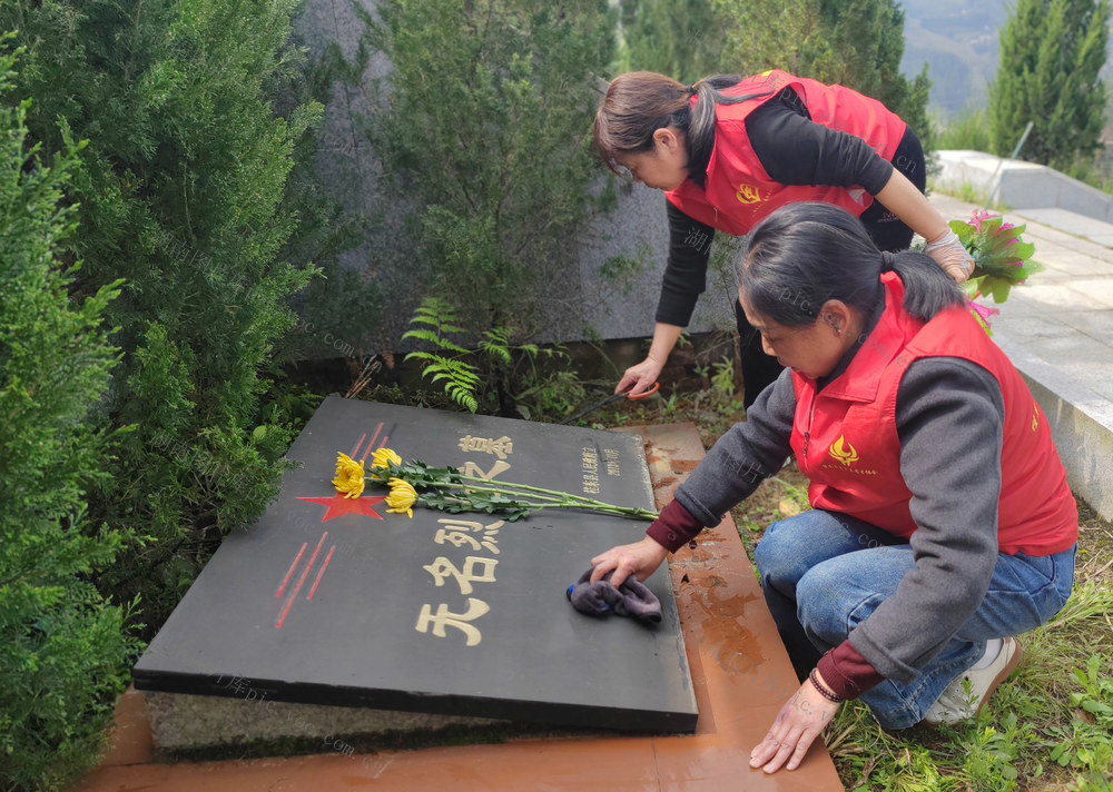 桂东县星火志愿者协会、桂东县烈士陵园、清明节、志愿者、擦拭烈士墓碑、缅怀先烈、红色传承、无名烈士、清明祭扫、志愿服务