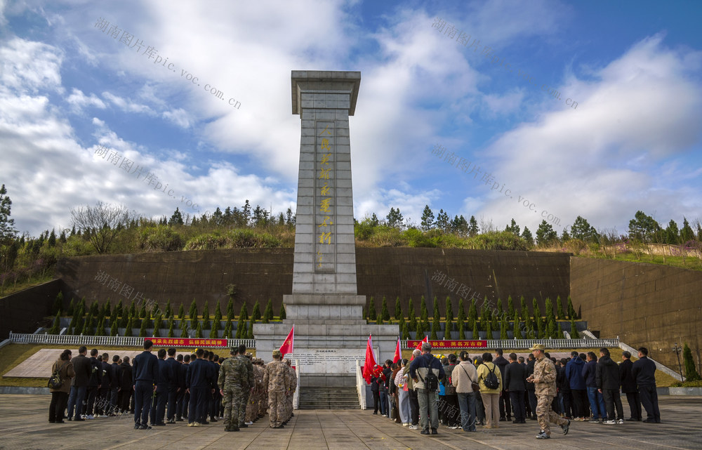 清明扫墓     祭祀     152师   117师     后裔      武冈市