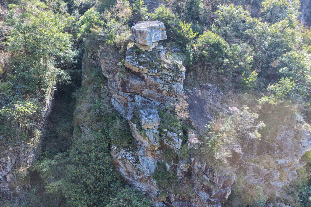 仙人画棋，棋盘石，桂东县，普乐镇，石磨岭，堡下村，堡下大峡谷，沤江，齐云山，天然奇石，仙人对弈，神话传说，郭十二郎，张三丰，乡愁，人文底蕴，桂东古八景，红色遗迹，文旅融合，原生态秘境，四季风光