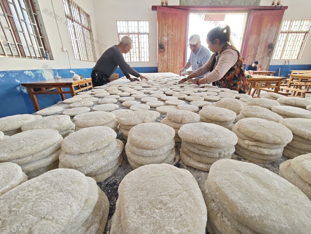 清明 糍粑  民俗  传统  文化  蓝山  村民  节日  
