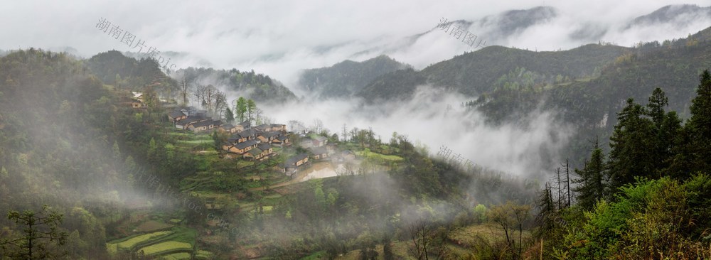 凉灯村 凤凰县 景区 苗寨
