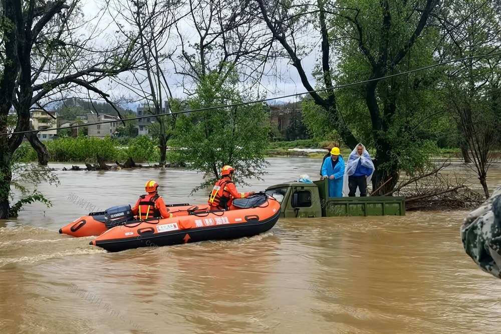 消防 救援 暴雨 被困群众 内涝 洪水 