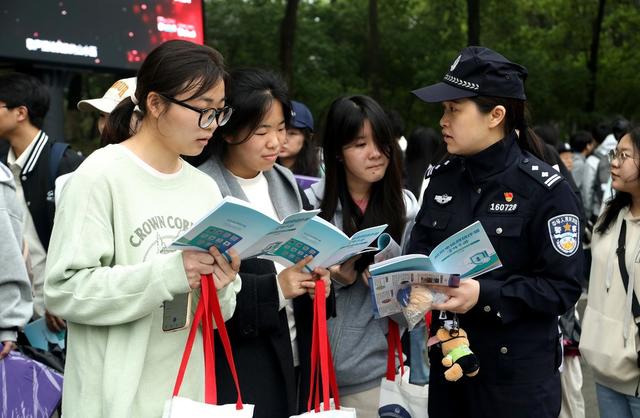 普法  警营  校园 开放 学生 宣传 民警