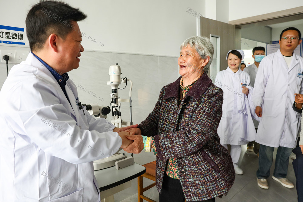 临武县：专家返乡助“光明”