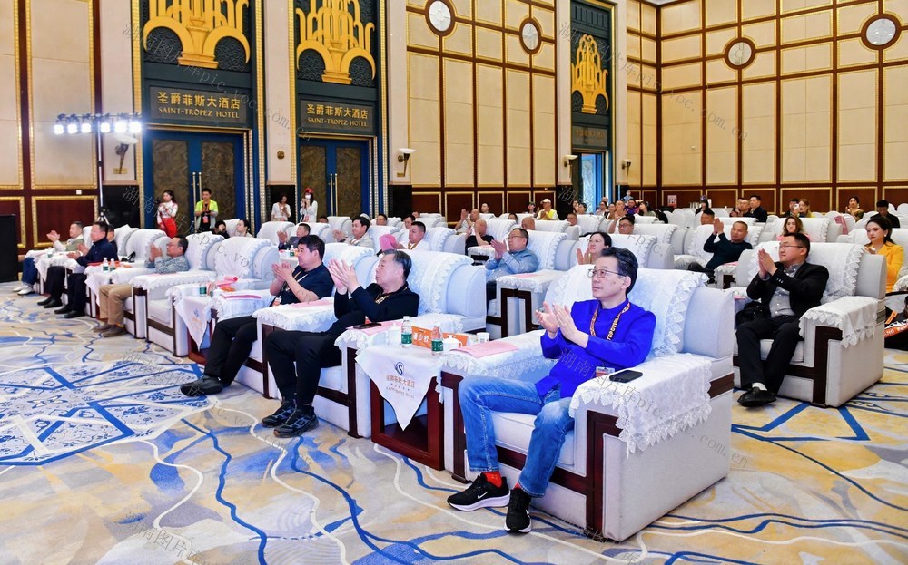 汽车越野钻石联赛
汽车越野
