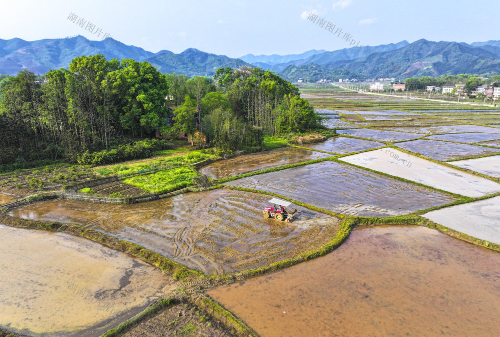 春耕 整理农田  翻耕农田  春管  粮食生产