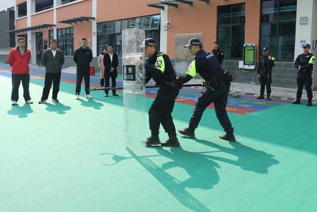 吉首 校园 公安 巡特警 派出所 反恐 防暴 安全 应急 演练 宣传  自我 保护 意识 避险 能力 小学