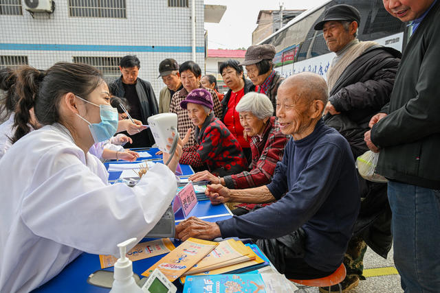 义诊 专家下基层 医疗集团