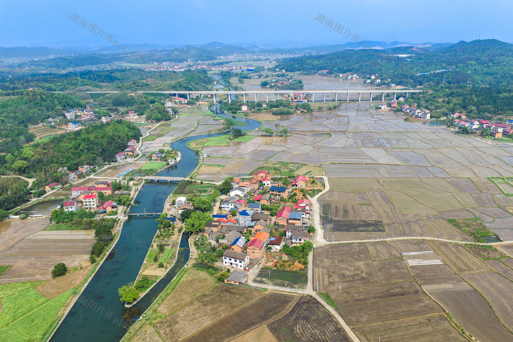 农业 乡村美景 春耕 灌溉