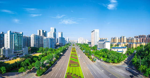 岳阳城市建筑 岳阳城市高楼 岳阳大道 岳阳城市航拍全景 湖南岳阳