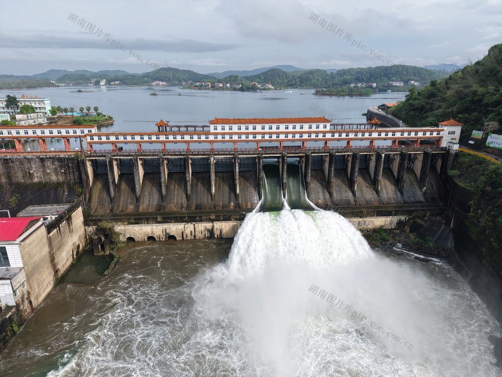 水府庙水库 首次开闸  泄洪