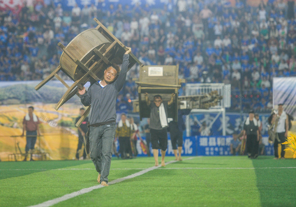 湖南道县：绿茵场上农耕秀