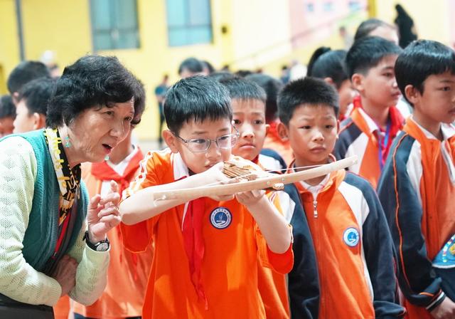  捐资助学   联谊联欢