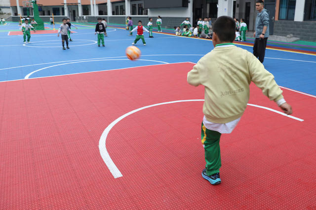 湘西 土家族 小学 苗族 足球 社团 训练 呈现 小学 图画