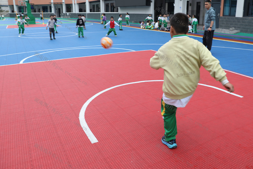 湘西 土家族 小学 苗族 足球 社团 训练 呈现 小学 图画