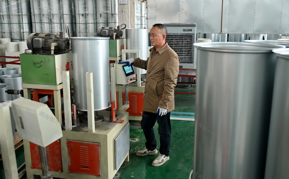 企业 金融 生产 助企 纾困 公司 科技 创新 转型升级 产品 提质 增效 经济 发展 