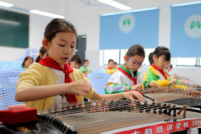 湘西 古筝 土家族 弘扬 小学 苗族 校园 鼓舞 训练 传统 文化