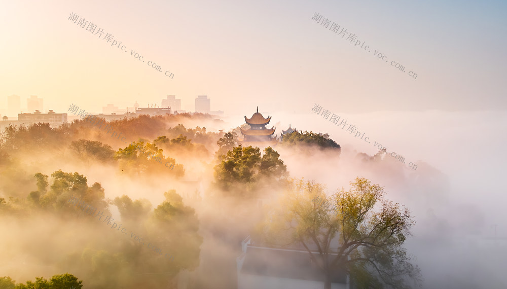湖南岳阳 岳阳楼 岳阳楼平流雾 云雾缭绕中的古建筑 山间云海 古建筑 云雾 山间 云海 中国风 景观 航拍 传统文化 东方 仙境 缥缈 建筑 文化 旅游 风景 楼阁 江南三大名楼 洞庭湖 洞庭湖云海 岳阳楼云海 城市地标 城市风景