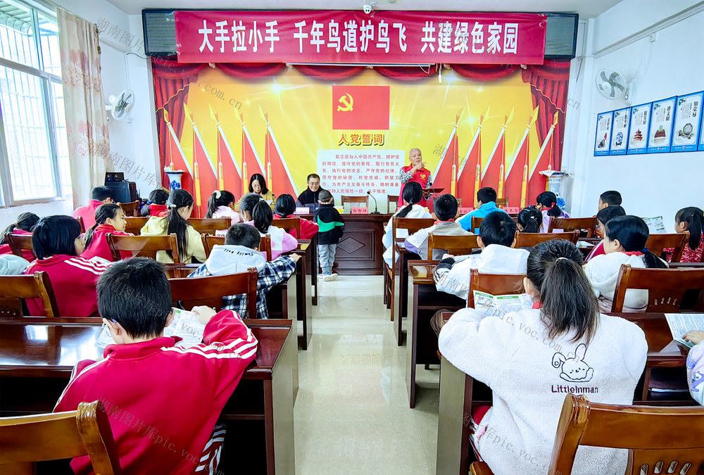 湖南桂东、爱鸟护鸟、星火志愿者、新坊乡龙溪小学、大手拉小手、千年鸟道护鸟飞、科普课堂、绿色守护、童心传承、生态保护