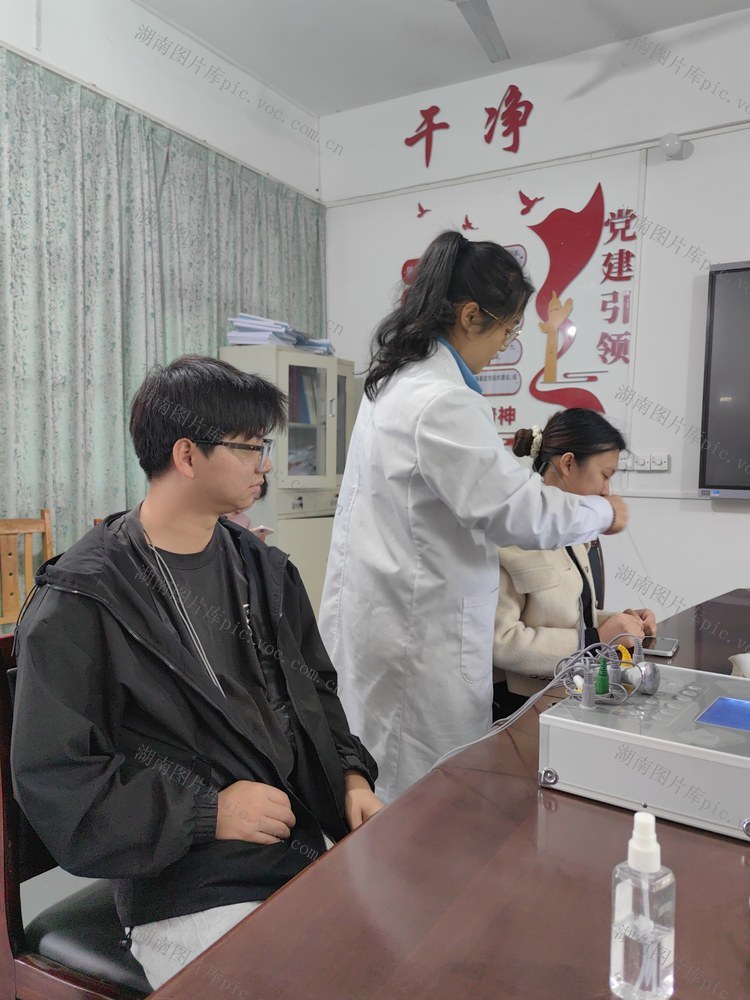 青医益行 岐黄薪火 进校园 送健康