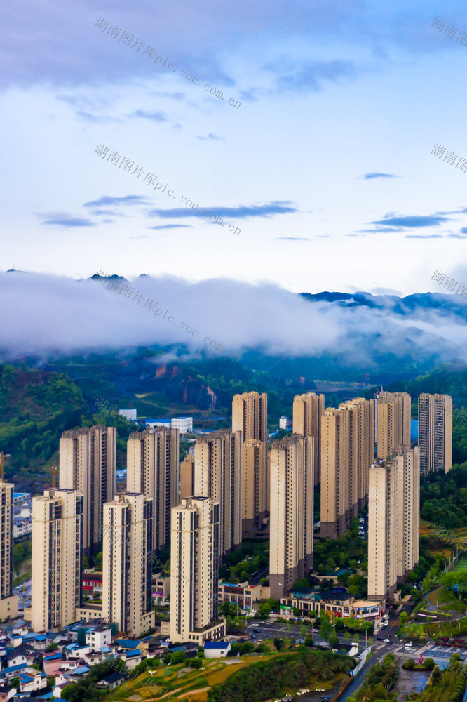云雾  城市 丛山  湘西  吉首  雨 