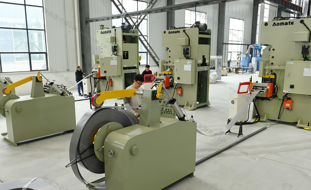 机械制造 企业 科技 创新 智能 生产 数智化 产品 车间 工人 生产线 链板 技术 