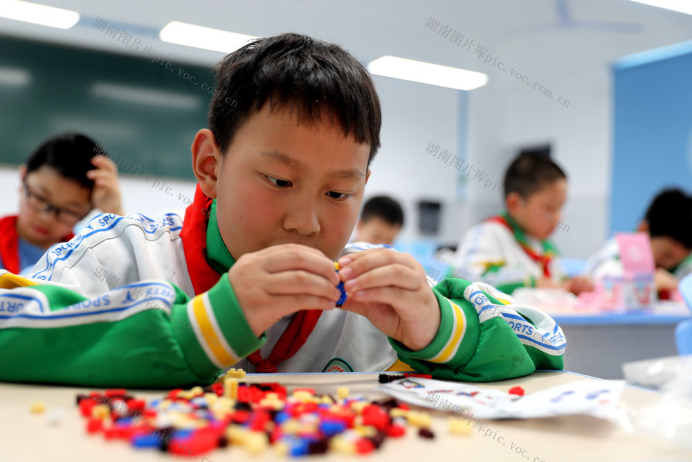 湘西  土家族 小学 苗族 学生 动手 操作 创新 思维 放飞 科技 梦想