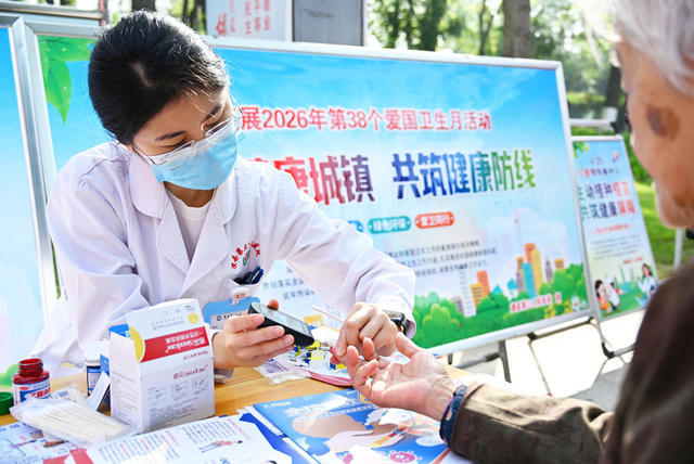 医疗卫生  卫生健康月  医院  医护人员  义诊