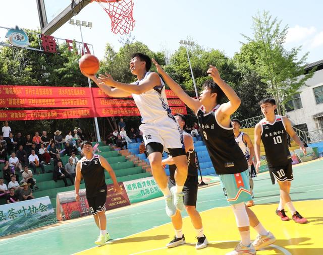   “村BA”掀起乡村篮球热
