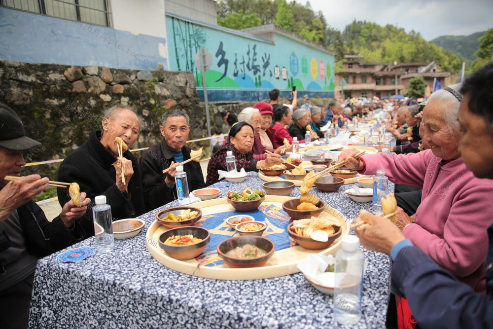 清泉镇、畲族三月三、开耕节、汉畲一家亲、乡村振兴、世界长寿乡、中国氧都、农耕文化、民俗展演、百米长寿宴、农文旅融合
