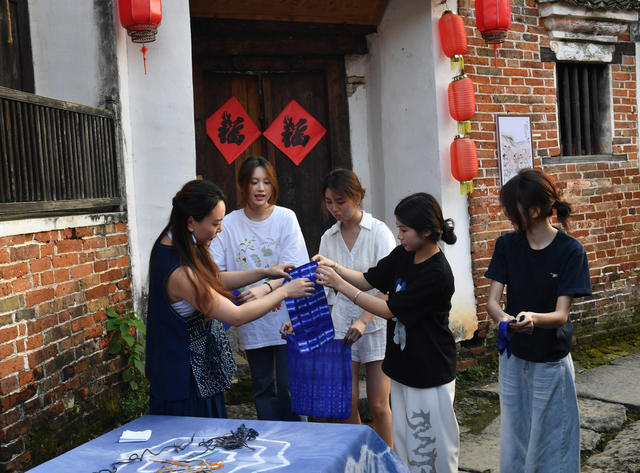  勾蓝瑶寨  研学  非遗蓝靛扎染  传统扎染教学 