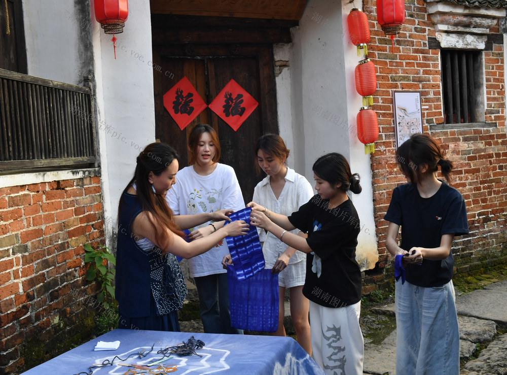  勾蓝瑶寨  研学  非遗蓝靛扎染  传统扎染教学 