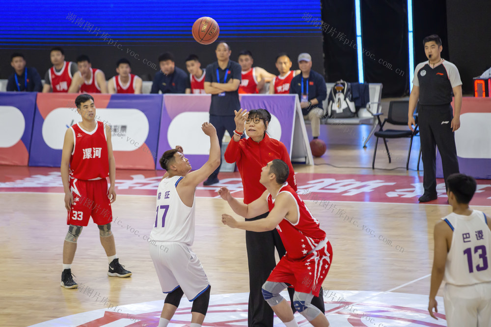 篮球，篮球赛，竞技比赛，篮球城市联赛，安阳文体中心，篮球名宿郑海霞，体育明星，公益宣传推广大使，人形机器人