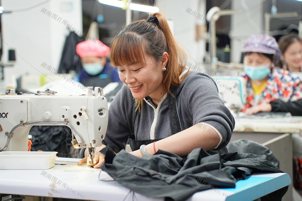 返乡创业、务工、就业、车间、制衣