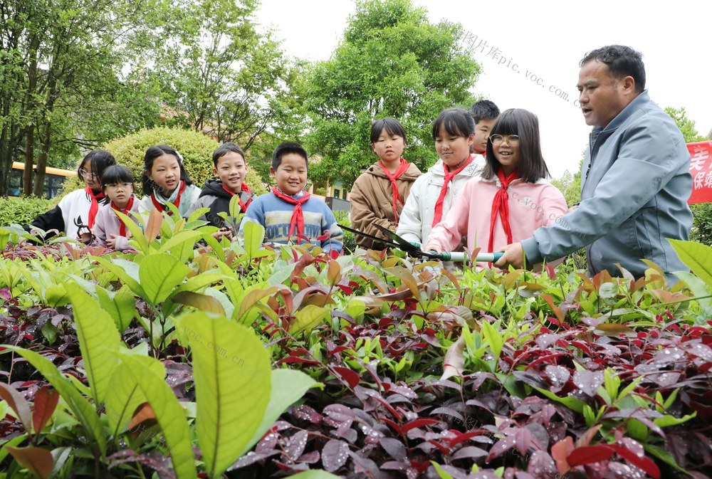  珍爱地球       从小做起
