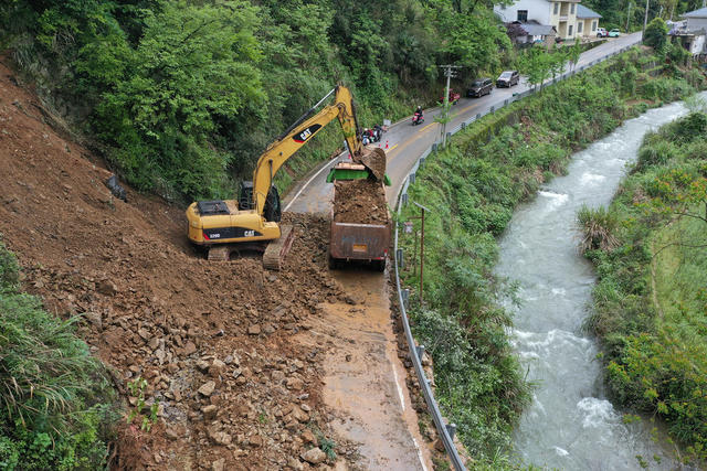 杨黄公路 塌方 抢通