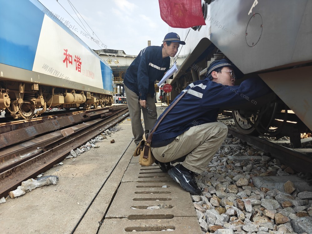田间春耕正当时   铁路不遗余力助春耕

