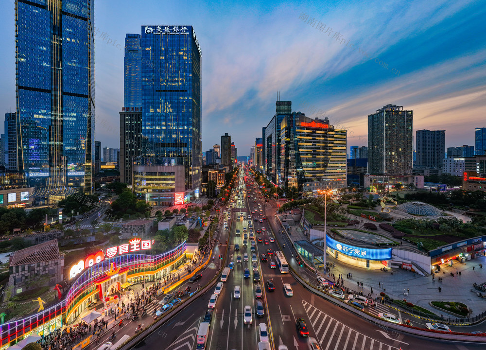 摄于零食王国开张