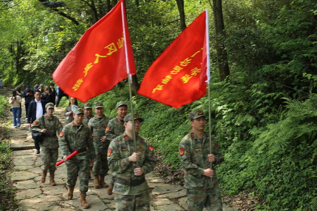 湖南  郴州  苏仙区 人武部 
 民兵  作家协会  会员  重走长征路   红色记忆  主题实践活动  苏仙区革命烈士纪念馆 
 长征  