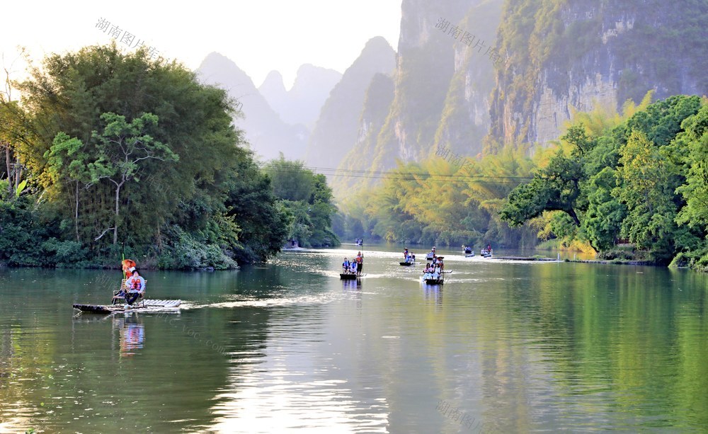 广西 阳朔 遇龙河 游客 峰林 村庄 夕阳 美景