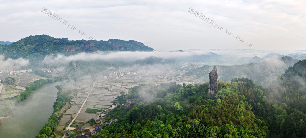 崀山云雾生仙境   丹霞田园入画来