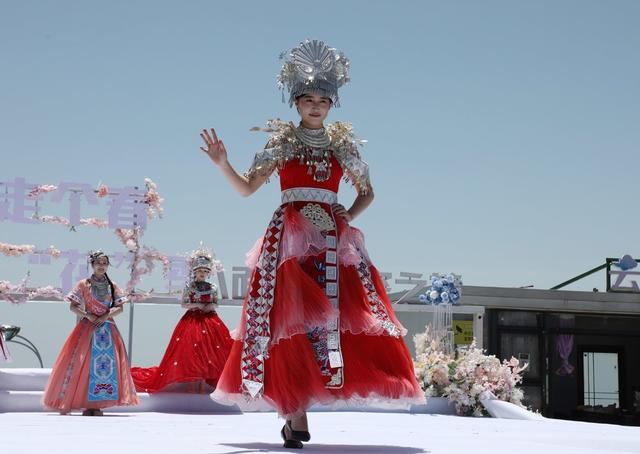 “村秀”民族文化新时尚