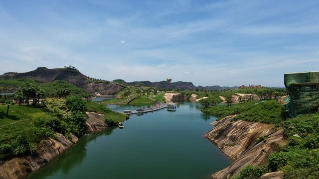 航拍  郴州  苏仙区  飞天山 
 高椅岭  景区  碧水丹霞  自然美景  游客  打卡点