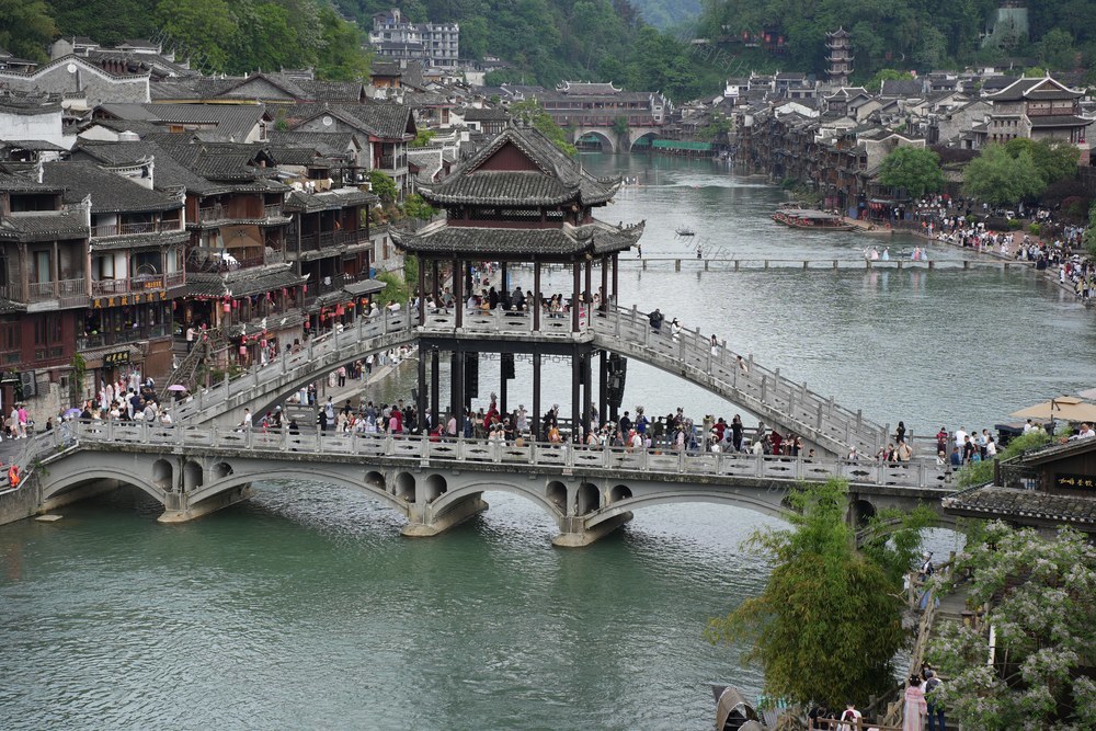 旅游、五一、假期、凤凰、古城